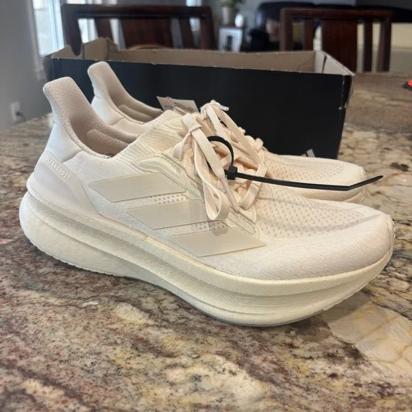 Adidas Ultraboost 5X W NEW - Picture 2 of 9